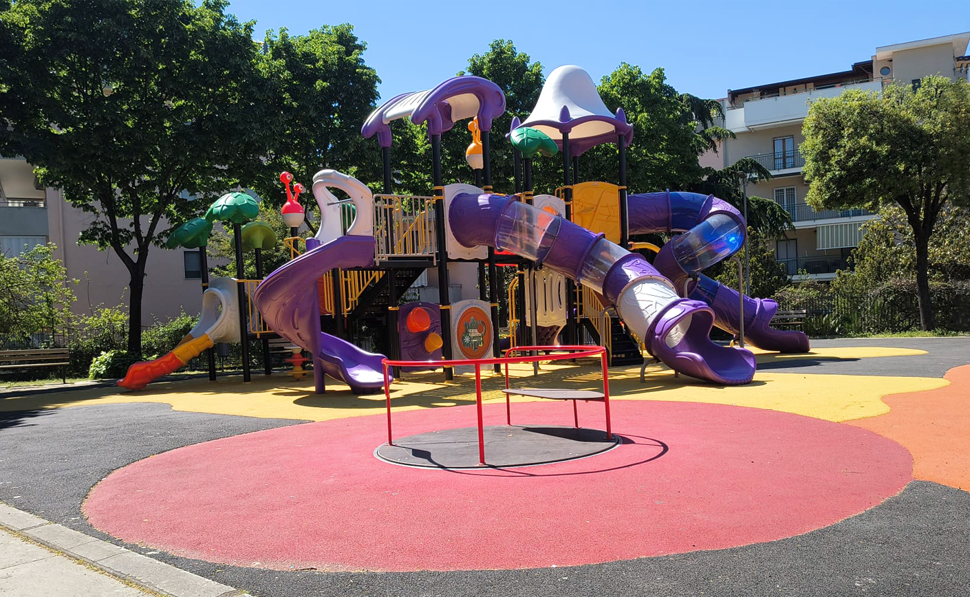 Pavimento parco giochi: trasformare la superficie in uno spazio attivo