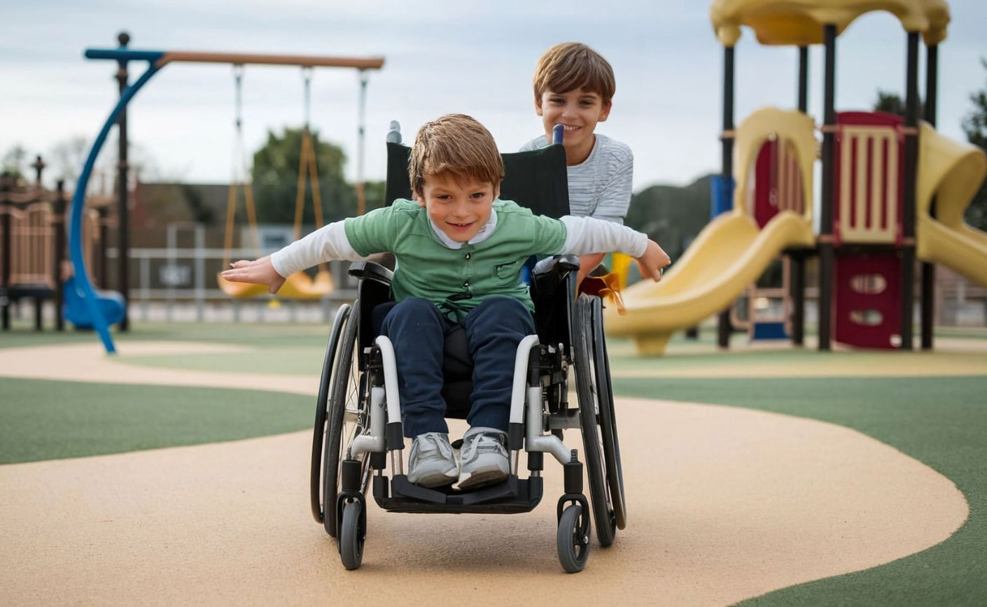 Giochi da esterno inclusivi: perché l'accessibilità comincia dal parco