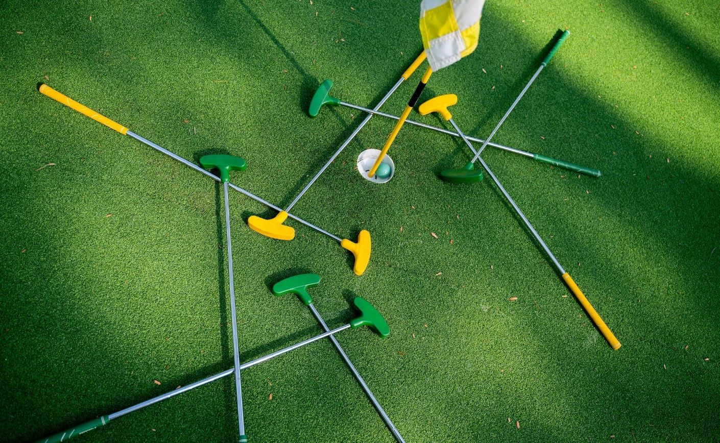 Piste da minigolf: una delle principali attrazioni degli spazi outdoor